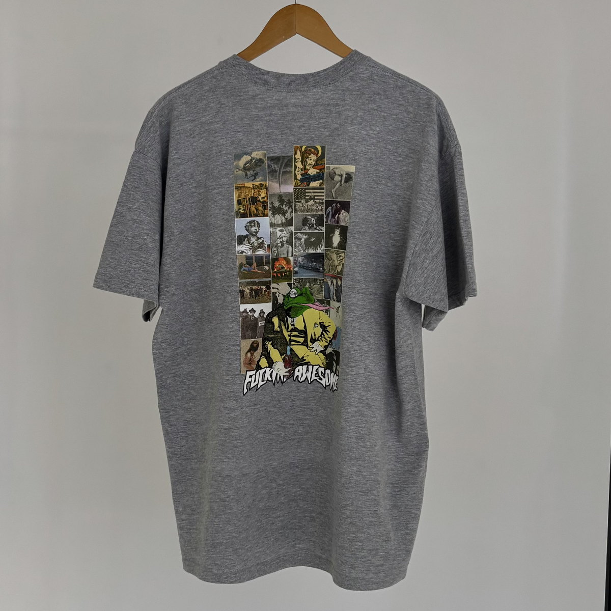 Camiseta Fucking Awesome